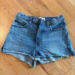 Abercrombie & Fitch The Mom Short High Rise - Demin